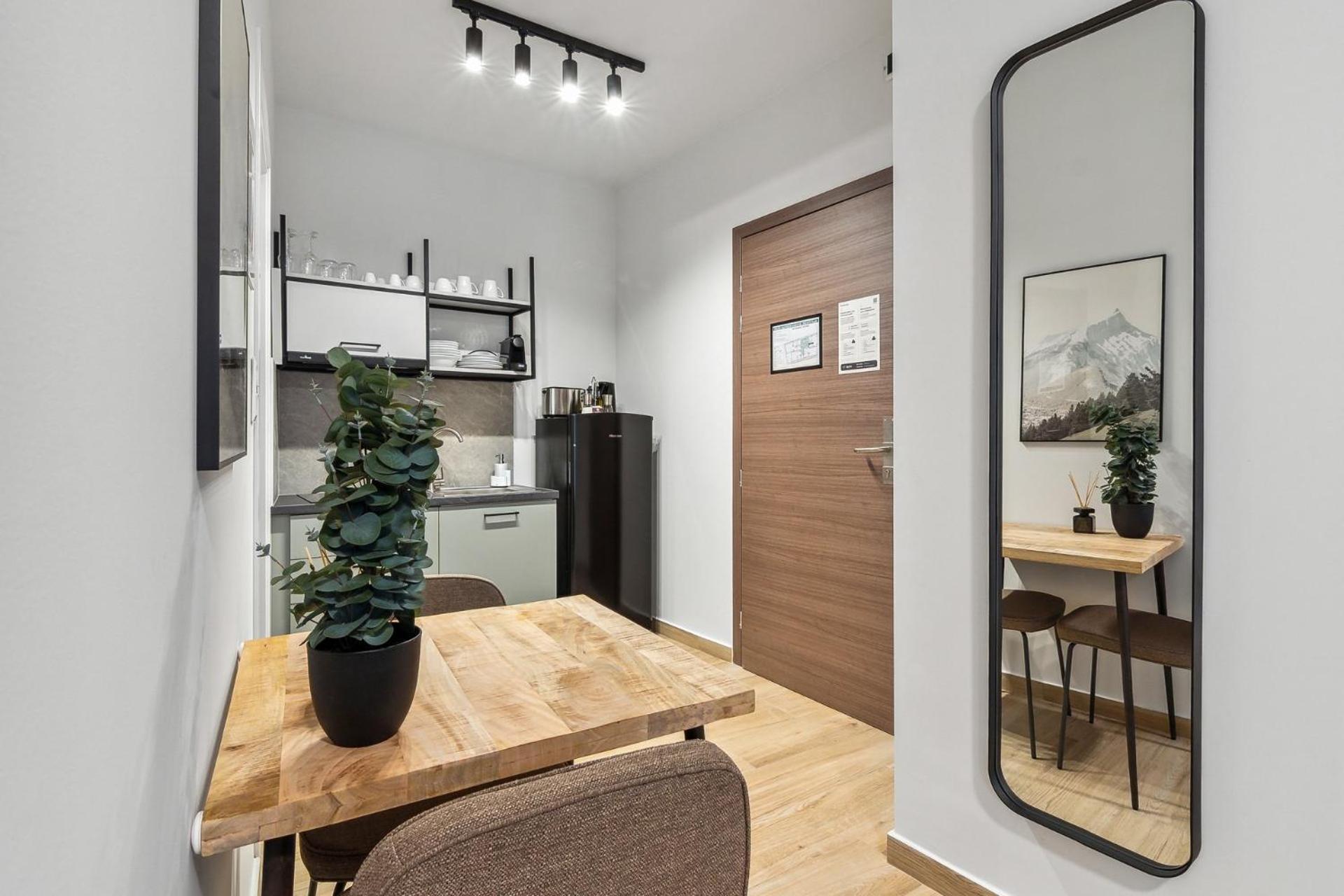 Limehome Athens Solonos City Center Oda fotoğraf